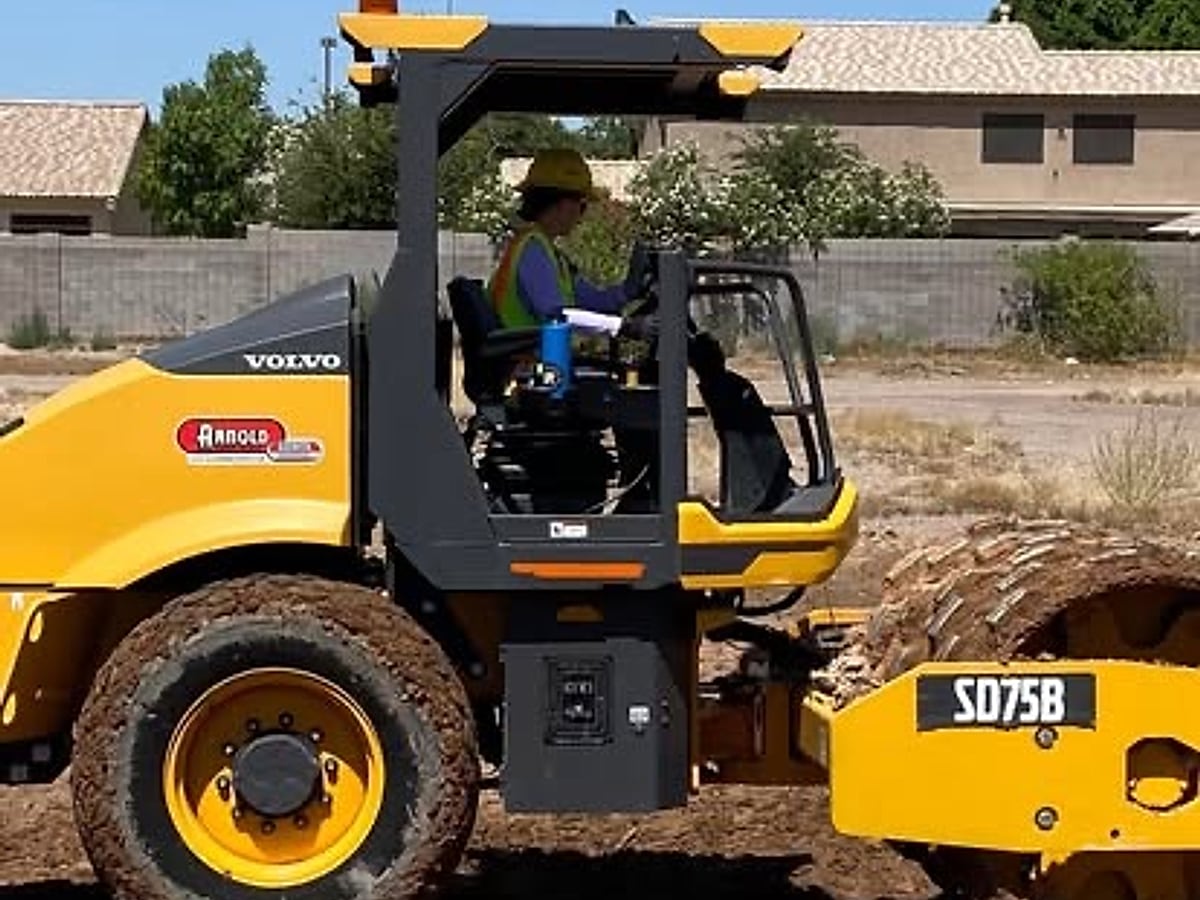 Compaction roller working the pad surface